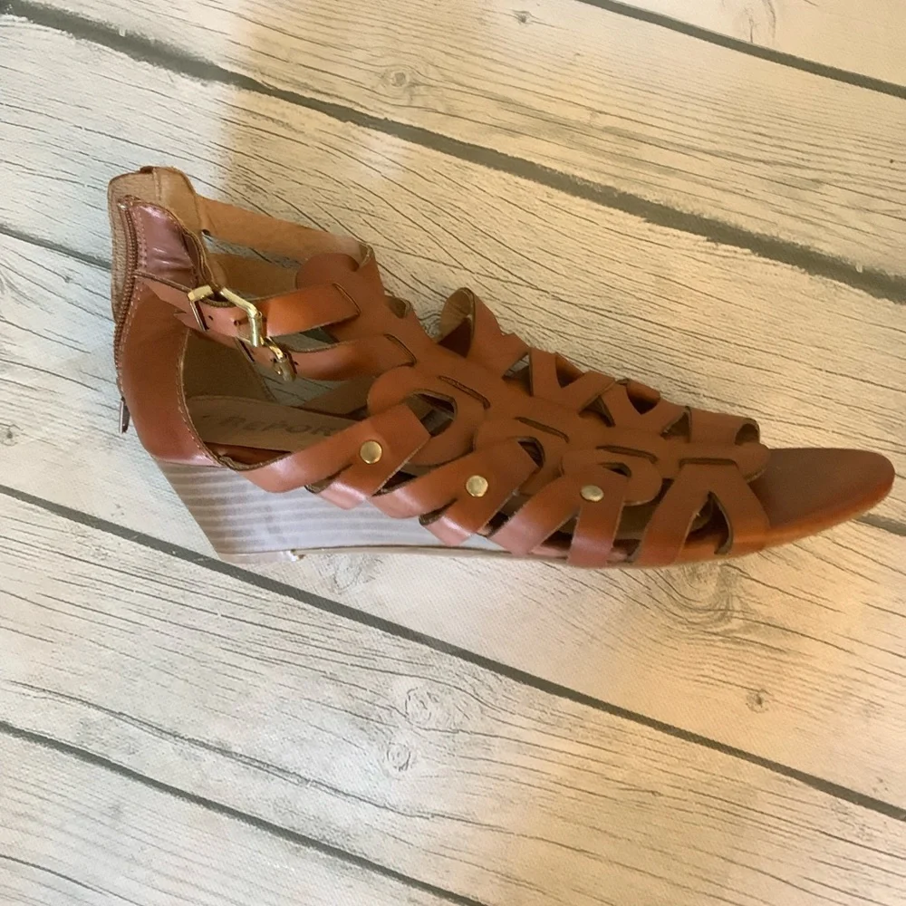 Report brown wedges-size 8